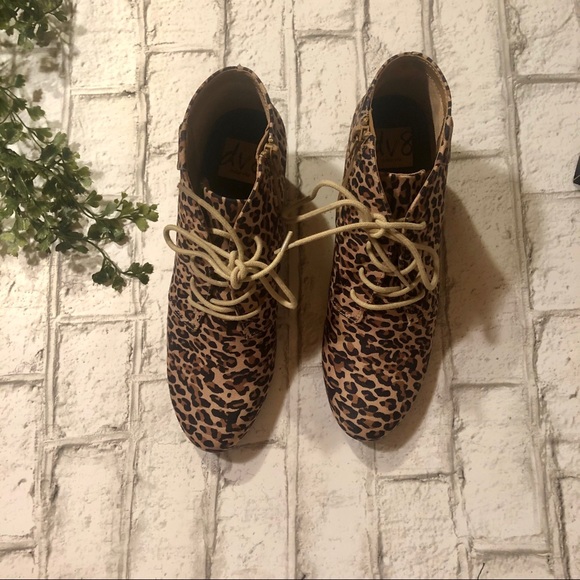 New Dolce Vita Shoes - Picture 2 of 7